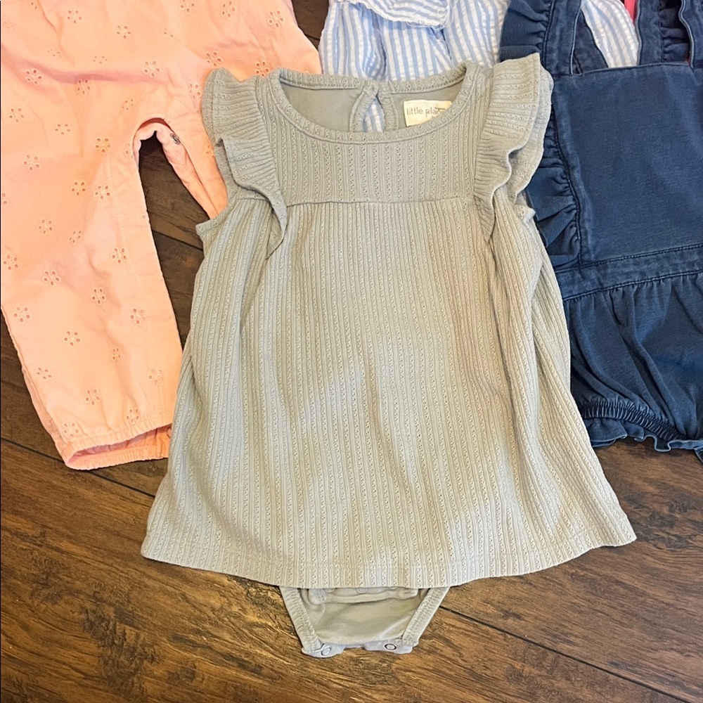 EUC and GUC Lot of Baby Rompers and Bubbles. - Picture 2 of 16